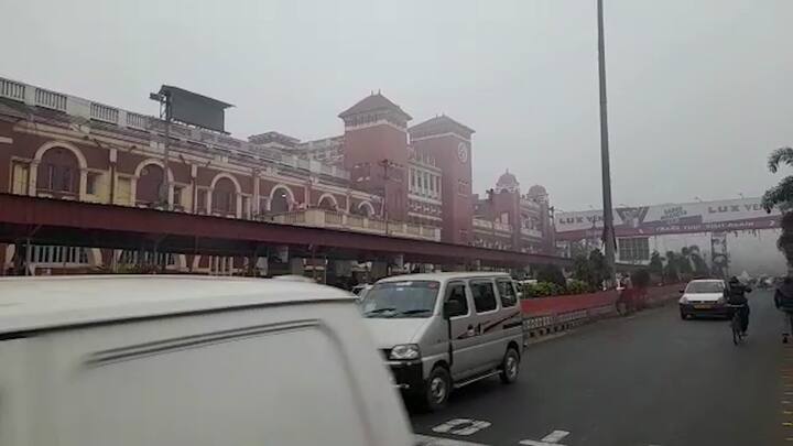 কলকাতায় সকালে কুয়াশা, পরে পরিষ্কার আকাশ। বৃষ্টির কোনো সম্ভাবনা নেই। সকালে সর্বনিম্ন তাপমাত্রা ২০.৩ ডিগ্রি সেলসিয়াস।