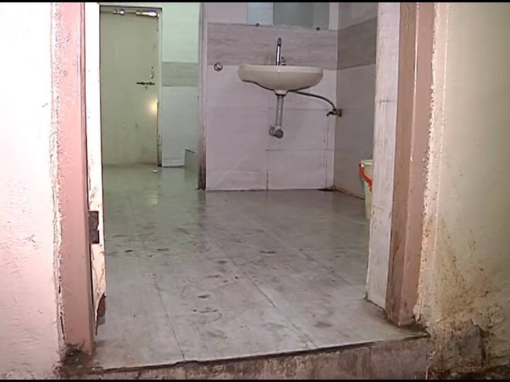 प्रत्येक खोलीत टीव्ही असला तरी तो सुरुच असेल याची शाश्वती नाही. शिवाय बाथरुममध्ये असलेलं गिझर तुम्हाला गरम पाणी देईलच याची कोणतीही गॅरंटी नसते.