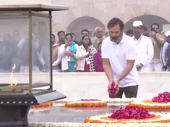Rahul Gandhi Pays Tributes: सर्द सुबह ने ओढ़ ली कोहरे की चादर फिर भी सिर्फ टीशर्ट में दिखे राहुल गांधी, देखें शानदार तस्वीरें