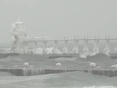 जम गया अमेरिका, चक्रवात ने मचाई तबाही, 31 लोगों की मौत, डरावने हैं ताजा हालात