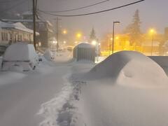 World Snowfall: बर्फबारी से कई देशों में हाहाकार, जापान में सर्दी से 15 की मौत, अमेरिका-कनाडा में भी स्थिति गंभीर, देखें तस्वीरें