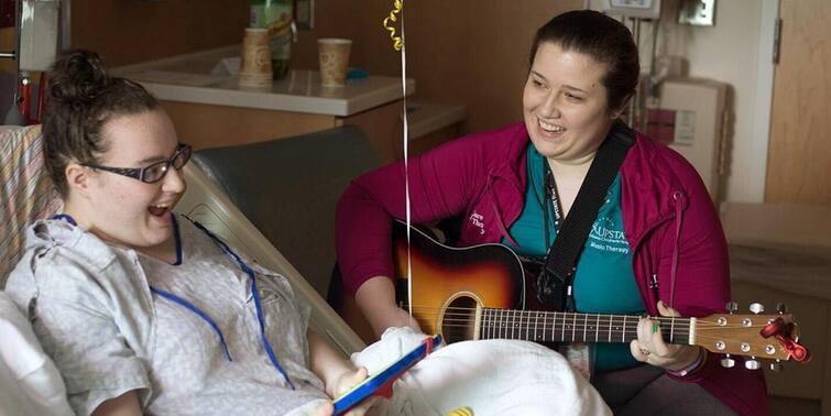 Music Therapy For Cancer Patients: 'Music Therapy', which reduces anxiety in cancer patients, is also effective in SCD patients. Music Therapy For Cancer Patients : ਕੈਂਸਰ ਮਰੀਜ਼ਾਂ ਦੀ ਚਿੰਤਾਘਟਾਉਂਦੀ 'ਮਿਊਜ਼ਿਕ ਥੈਰੇਪੀ', SCD ਦੇ ਮਰੀਜ਼ਾਂ 'ਤੇ ਵੀ ਪ੍ਰਭਾਵਸ਼ਾਲੀ