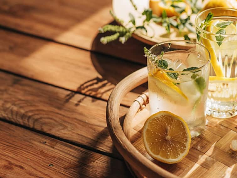 9 Ways Through Which You Can Detox Yourself After A New Year Party 9 Ways Through Which You Can Detox Yourself After A New Year Party