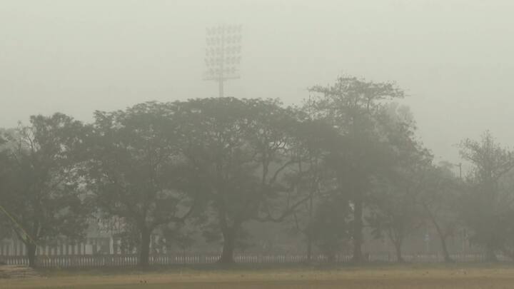 বুধবার পর্যন্ত এরকমই আবহাওয়া থাকবে বুধবারে আবহাওয়ার পরিবর্তনের সম্ভাবনা বিকেল থেকে বৃহস্পতিবার থেকে ফের কমতে শুরু করবে রাতের তাপমাত্রা।