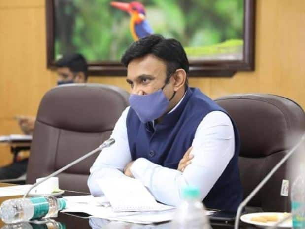 Masks have been made mandatory inside movie theatres, schools and colleges as precautionary measure: Karnataka Health Minister COVID-19: ਮਾਸਕ ਲਾਉਣਾ ਹੋਇਆ ਲਾਜ਼ਮੀ ! ਸਿਨੇਮਾਘਰਾਂ, ਸਕੂਲਾਂ ਤੇ ਕਾਲਜਾਂ ਵਿੱਚ ਜਾਰੀ ਹੋਈਆਂ ਹਿਦਾਇਤਾਂ