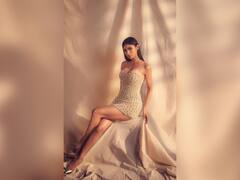 Mouni Roy Latest Look: पर्ल बीडेड व्हाइट शॉर्ट ड्रेस में मौनी रॉय ने गिराई बिजलियां, आप भी कर सकती हैं एक्ट्रेस के लुक को फॉलो