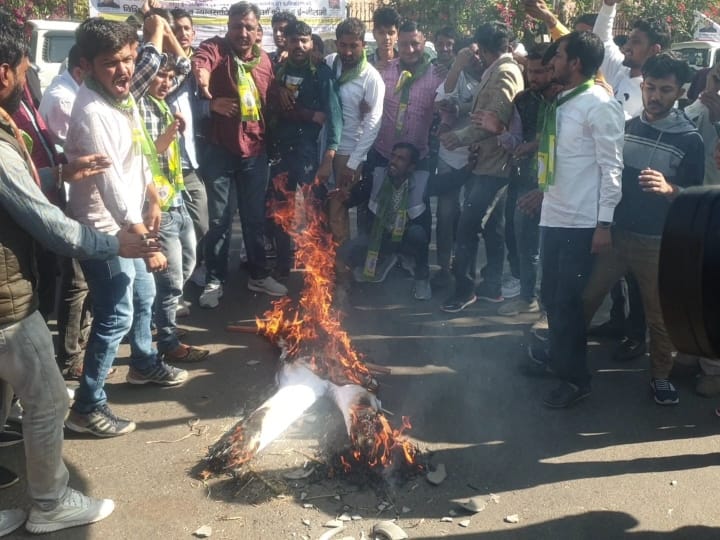Rajasthan RPSC Paper Leak RLP Protest in Jodhpur Demands CBI Probe and termination of education minister ANN RPSC Paper Leak: जोधपुर में पेपर लीक के खिलाफ सड़क पर उतरी RLP, शिक्षा मंत्री को बर्खास्त और CBI से जांच की मांग