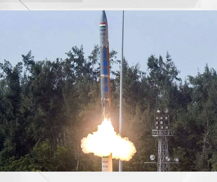 भारतीय संरक्षण मंत्रालयाने चीन आणि पाकिस्तानच्या सीमेवर प्रलय क्षेपणास्त्र तैनात करण्यास हिरवा दिला आहे. संरक्षण मंत्रालयाने 120 प्रलय क्षेपणास्त्रांच्या खरेदीला परवानगी दिली आहे.