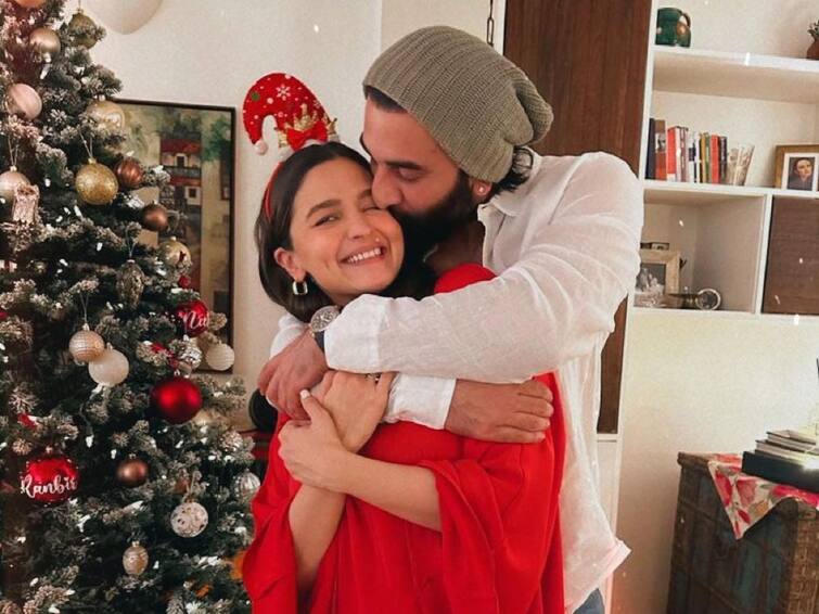 Alia Bhatt spends cozy Christmas with Ranbir Kapoor shares photos from her celebrations at Kapoor lunch Alia Bhatt: 'পৃথিবীর সেরা মানুষ'দের সঙ্গে বড়দিন উদযাপন আলিয়া ভট্টের, পোস্ট করলেন ছবি