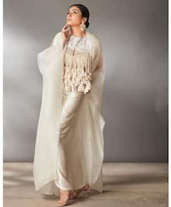 PHOTO: रवीनाचा ग्लॅमरस अवतार; फोटोत दिसतेय खूपच हॉट!