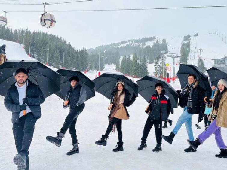 Saba Azad Smiles For A Picture With Hrithik Roshan And His Family As They Celebrate A Snowy Christmas Saba Azad Smiles For A Picture With Hrithik Roshan And His Family As They Celebrate A Snowy Christmas