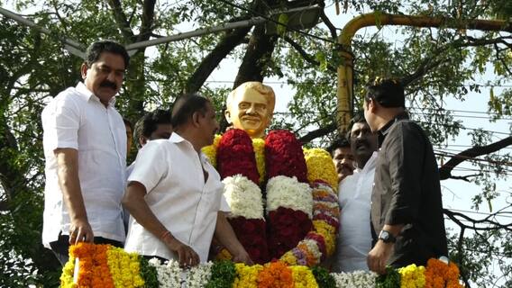 Vangaveeti Ranga | వంగవీటి రంగా 34వ వర్ధంతి చుట్టు అలుముకుంటున్న రాజకీయ రణరంగం | ABP Desam