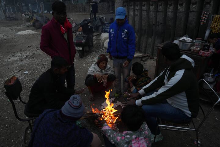 Foggy conditions will persist in these areas over the next few days, the India Meteorological Department (IMD) said. (PTI Photo/Shahbaz Khan)