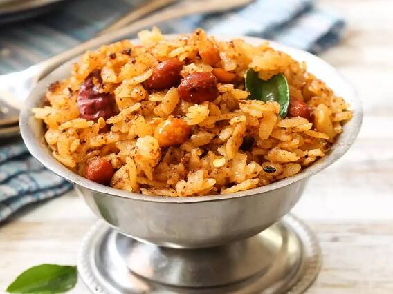 Winter Food Poha : આ ખાસ પોહા શિયાળામાં તમારા શરીરમાં ગરમી જાળવી રાખશે. 10 મિનિટમાં બનાવો આ ખાસ નારિયેળના ખાસ ગોળના પોહા.