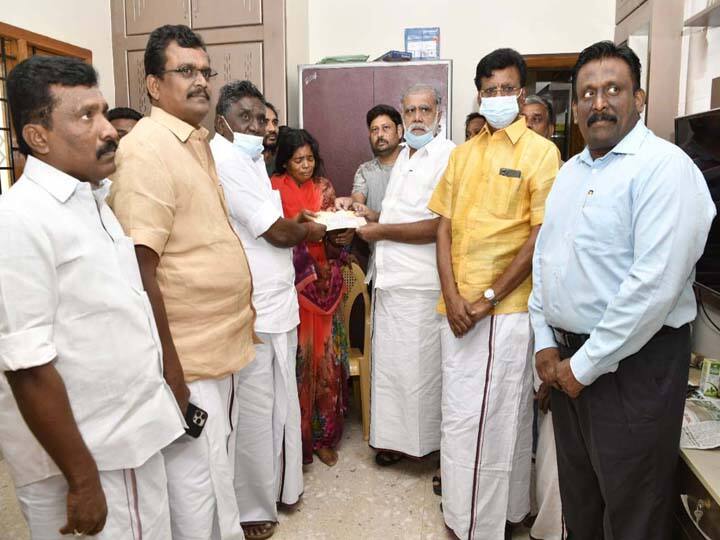 Theni: In the accident of a vehicle returning from Sabari Hill, eight people died and the family of the deceased was given a relief fund of Rs 2 lakh each. சாலை விபத்தில்  உயிரிழந்த ஐயப்பன் பக்தர்கள் குடும்பத்திற்கு தலா ரூ.2 லட்சம் நிவாரணம்