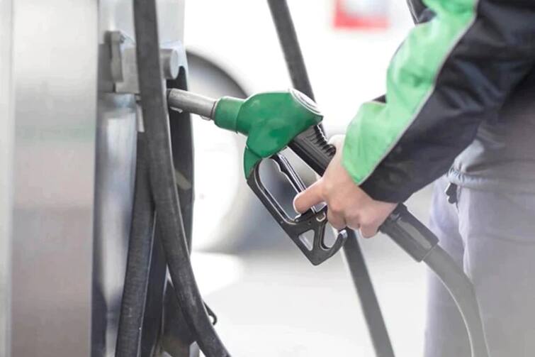 Petrol-Diesel Price Today 10th January 2023 check rates in delhi mumbai know all details marathi news Petrol Diesel Prices : कच्च तेल स्वस्त, पेट्रोल-डिझेलचे दरही कमी होणार? झटपट चेक करा