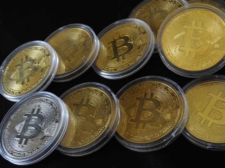 Mark Cuban Says Bitcoin Is Good Investment, Economist Peter Schiff Asks To Sell Instead