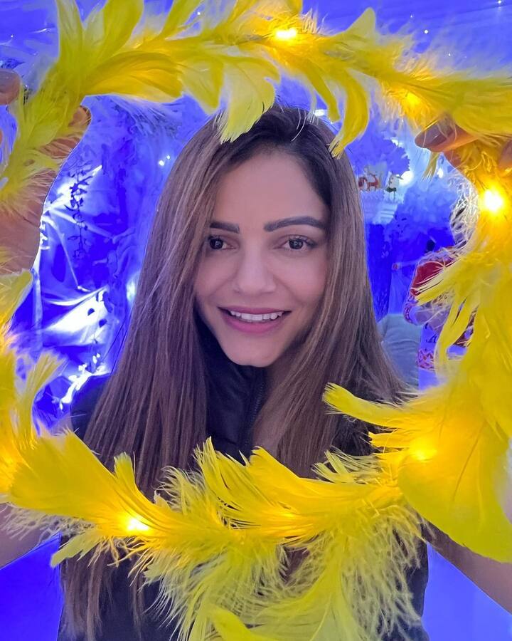 रुबीना ने ये तस्वीरें अपने इंस्टाग्राम अकाउंट पर शेयर की हैं. जिसमें वो काफी मस्तीभरे अंदाज में नजर आईं.