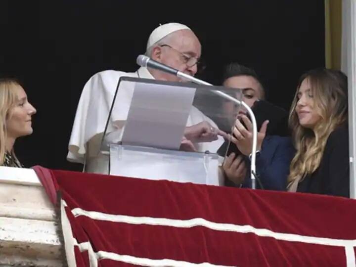 War Update: pope francis appeals to stop Russia-Ukraine War during christmas message War: પૉપ ફ્રાન્સિસએ રશિયા-યૂક્રેન યુદ્ધને કહ્યું- 'સેન્સલેસ વૉર', ક્રિસમસ મેસેજમાં પીડિતોની મદદ કરવાની અપીલ