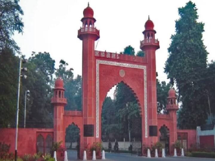 AMU students protest over assault on Kashmiri PhD scholar by juniors உத்தரபிரதேசத்தில் காஷ்மீர் மாணவர் மீது தாக்குதல் - அலிகர் பல்கலைக்கழகத்தில் தொடரும் பதற்றம்..!