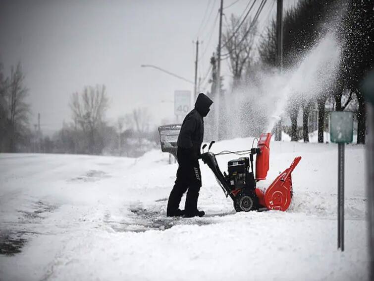 US Winter Storm 31 Dead After Over 200000 Affected With Power Cuts US Winter Storm: அமெரிக்காவை நிலைகுலையச் செய்த பனிப்புயல்... 31 பேர் உயிரிழப்பு... 2 லட்சம் பேர் மின்சாரமின்றி தவிப்பு