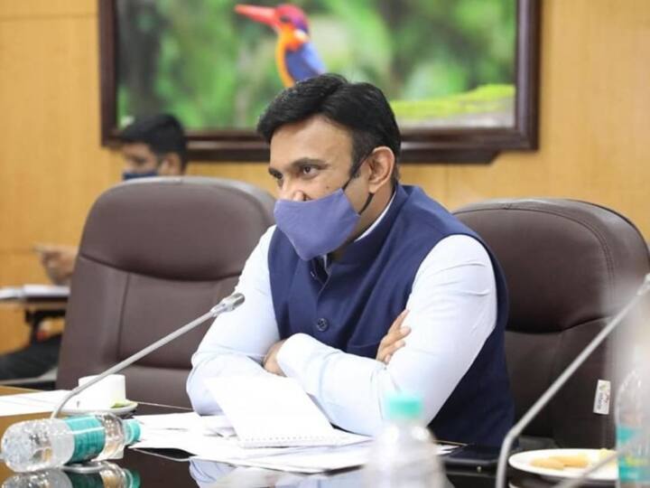 Karnataka covid guideline masks have mandatory inside movie theatres schools and colleges COVID-19: कर्नाटक ने न्यू ईयर सेलिब्रेशन के लिए जारी की गाइडलाइन, मास्क के लिए भी बताया कहां-कहां है जरूरी