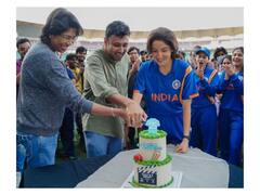 Anushka Sharma: சக்டா எக்ஸ்பிரஸ் பட ஷூட்டிங் ஓவர்...கொண்டாட்ட புகைப்படங்களை பதிவிட்ட நடிகை அனுஷ்கா ஷர்மா !