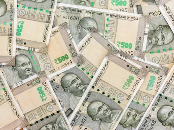 લોન: PPF ઉપાડના નિયમો 2021 હેઠળ, ખાતામાં બેલેન્સ પર ઉપલબ્ધ લોનની રકમ બદલાઈ ગઈ છે. મૂળ PPF ઉપાડની શરતો હેઠળ, તમે પ્રારંભિક ડિપોઝિટના ત્રીજા નાણાકીય વર્ષમાં 2% વ્યાજ ચૂકવીને તમારા PPF ખાતામાંથી લોન મેળવી શક્યા હોત. હવે 2021 માટે PPF ઉપાડની માર્ગદર્શિકા હેઠળ, તે ઘટાડીને 1 ટકા કરવામાં આવી છે.