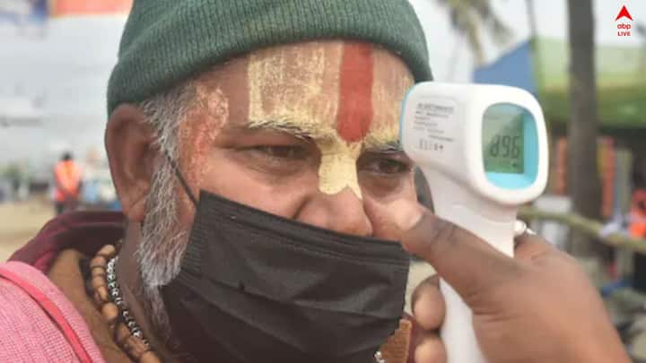 মূলত, যে হারে একাধিক দেশে সংক্রমণ লাগামছাড়াভাবে বাড়ছে, তাই উদ্বেগে ভারতও। গত কয়েকবছরের নিরিখে বছর শেষ এবং বছর শুরুর এই সময়টাতেই আচমকাই হুহু করে বেড়েছে কোভিড পজিটিভের সংখ্যা। তাই সতর্ক রাজ্য প্রশাসন।