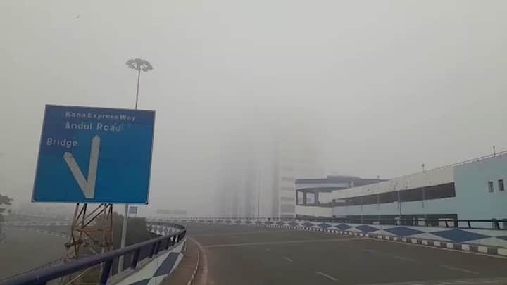 বঙ্গোপসাগরে বিপরীত ঘূর্ণাবর্তের প্রভাবে পৌষের মাঝামাঝি উধাও শীত। সকাল থেকে কলকাতায় ঘন কুয়াশা। বেলা গড়ালে পরিষ্কার আকাশ।