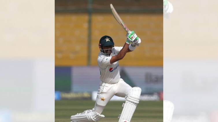 Pakistan Captain Babar Azam Hits Huge Six To Reach Century Against New Zealand PAK vs NZ: সেঞ্চুরি করেই নেতৃত্ব নিয়ে প্রশ্নকে মাঠের বাইরে ওড়ালেন বাবর