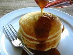 बाहर नहीं जाकर घर पर न्यू ईयर पार्टी का कर रहे हैं प्लान, तो एक बार जरूर बनाएं कारमेल पैनकेक रेसिपी