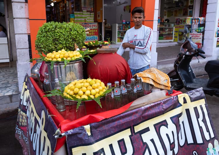 Immunity Booster: Boost your immunity through drink these juices Immunity Booster: દેશ પર ફરી તોળાઇ રહ્યો છે કોરોનાનો ખતરો, આ જ્યુસ પીને વધારો ઈમ્યુનિટી