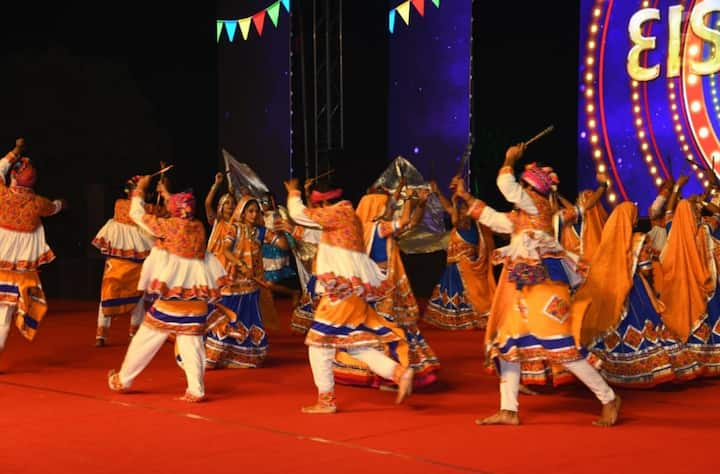 kankaria Carnival 2022: કોરોનાના બે વર્ષ બાદ અમદાવાદમાં કાંકરિયા કાર્નિવલનો પ્રારંભ થયો છે. મુખ્યમંત્રી ભૂપેન્દ્ર પટેલે કાર્નિવલનું ઉદ્ઘાટન કરીને ખુલ્લો મૂક્યો હતો.