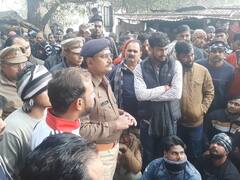 इटावा: घने कोहरे के चलते स्कूल बस ने बाइक को मारी टक्कर, हादसे में दो युवकों की मौत