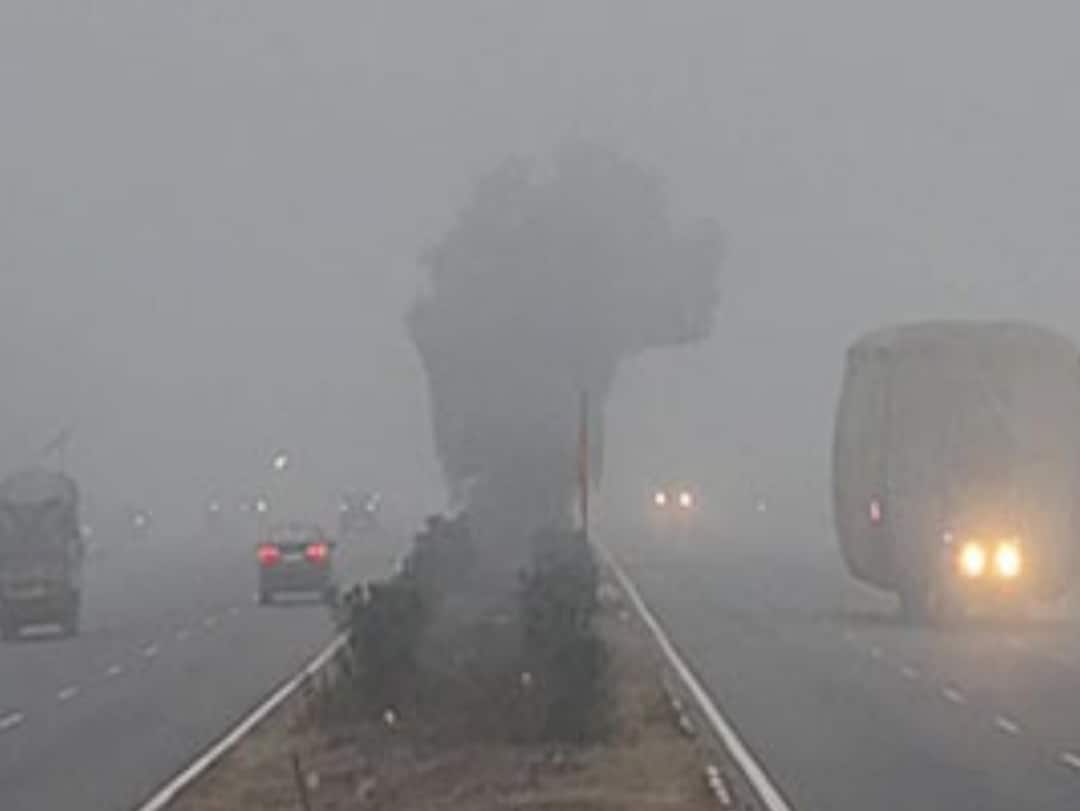 Cold Wave In India Live: Dense Fog Likely To Remain In Northern India For 48 Hours, Says IMD Cold Wave in India Live Updates Delhi Noida Weather Update Dense Fog IMD Cold Wave Strikes, US Blizzard Cold Wave In India Live: Dense Fog Likely To Remain In Northern India For 48 Hours, Says IMD