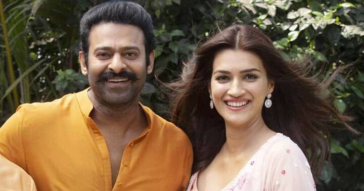 प्रभास और कृति सैनन – प्रभास और कृति कई दिनों तक अफने लव अफेयर को लेकर सुर्खियों में थे. हालांकि बाद में एक्ट्रेस ने इसे सिर्फ अफवाह बताया था. वहीं अब फैन दोनों को बड़े पर्दे पर देखने के लिए बेकरार हैं. इनकी जोड़ी फ़िल्म ‘आदिपुरुष‘ में दिखेगी.