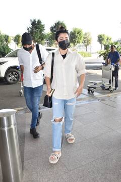 Rashmika Mandanna: लूज शर्ट, रिप्ड जींस और चप्पल... एयरपोर्ट पर टॉम बॉय लुक में पहुंची रश्मिका मंदाना