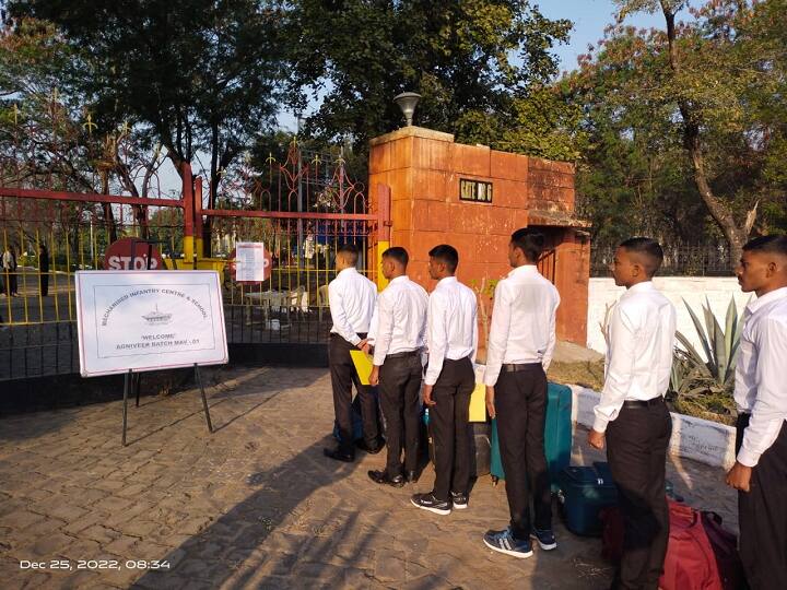 Agnipath Scheme: जम्मू-कश्मीर से भारतीय सेना में शामिल हुआ अग्निवीरों का पहला बैच, 1 जनवरी से शुरू होगी ट्रेनिंग Agnipath scheme: Agniveers First Batch From Jammu Kashmir Join Indian Army For Training Agnipath Scheme: जम्मू-कश्मीर से भारतीय सेना में शामिल हुआ अग्निवीरों का पहला बैच, 1 जनवरी से शुरू होगी ट्रेनिंग