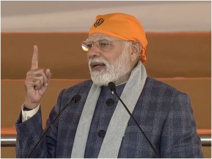 PM Modi in Veer Bal Diwas program said Guru Gobind Singh stood steadfastly against the terrorism of Aurangzeb and mughals 'औरंगजेब के आतंक के खिलाफ, गुरु गोविंद सिंह ने...', बोले पीएम मोदी, मुगल सल्तनत का भी किया जिक्र