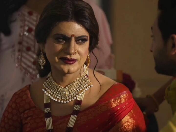 Delhi actor Nawazuddin Siddiqui Instagram share his new look as transgender in his upcoming film Haddi ANN लाल साड़ी पहने और बिंदी लगाए कौन है ये खूबसूरत महिला? नाम सुनकर चकरा जाएगा आपका दिमाग