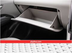 गाड़ी के ग्लोबॉक्स में भूलकर भी न रखें ये सामान, वरना बाद में पड़ सकता है पछताना