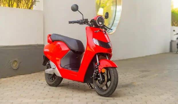 Best Electric Scooters: ਜੇ ਤੁਸੀਂ ਵੀ ਆਪਣੇ ਲਈ ਇੱਕ ਸਸਤੇ ਇਲੈਕਟ੍ਰਿਕ ਸਕੂਟਰ ਦੀ ਤਲਾਸ਼ ਕਰ ਰਹੇ ਹੋ। ਇਸ ਲਈ ਅਸੀਂ ਤੁਹਾਨੂੰ ਕੁਝ ਵਿਕਲਪਾਂ ਬਾਰੇ ਜਾਣਕਾਰੀ ਦੇਣ ਜਾ ਰਹੇ ਹਾਂ। ਤੁਸੀਂ ਇਹਨਾਂ 'ਤੇ ਵਿਚਾਰ ਕਰ ਸਕਦੇ ਹੋ।