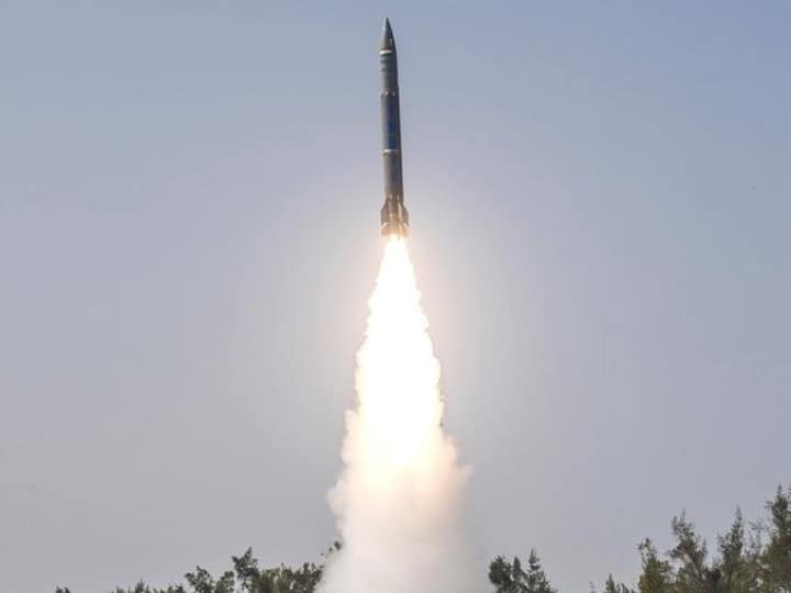 Defence Ministry Cleared Procurement 120 Pralay Ballistic Missiles For Armed Forces Deployed China PAK Border Pralay Missile: चीन और PAK बॉर्डर पर तैनात होगा भारत का खतरनाक हथियार, 120 प्रलय बैलिस्टिक मिसाइल की खरीद को मंजूरी