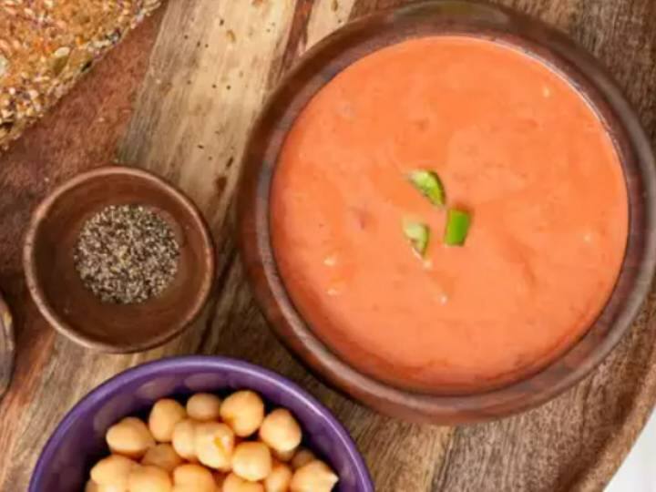 एक स्वादिष्ट और आरामदेह सूप की तलाश में हैं, तो इस स्वस्थ और स्वादिष्ट काबुली चना गाजर सूप को आप आराम से बना सकते हैं.