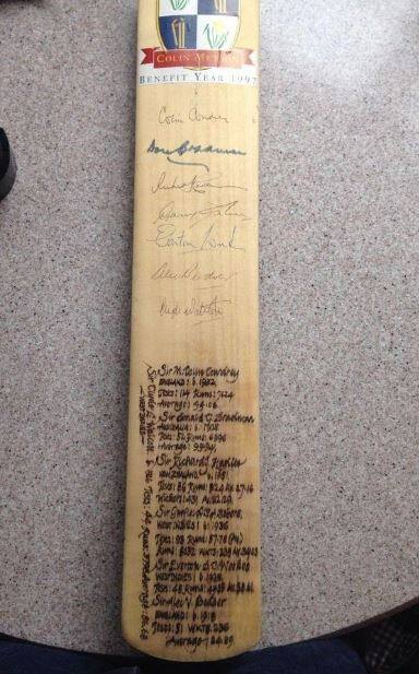 ઇંગ્લેન્ડના  કોલિન કાઉડ્રીએ 1968માં ટેસ્ટ ક્રિકેટમાં સૌ પ્રથમ 100મી ટેસ્ટમાં સદી મારી હતી.