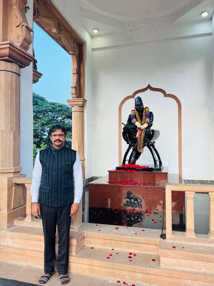 दरवर्षीच विधिमंडळाच्या हिवाळी अधिवेशनात येणाऱ्या भाजप आमदारांना संघाच्या रेशीमबाग येथील डॉ. हेडगेवार स्मृती भवन परिसरात बोलावले जाते.