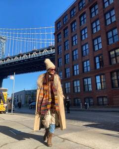 Surbhi Jyoti Look: सर्दी में किस तरह दिख सकती हैं स्टाइलिश, एक्ट्रेस सुरभि ज्योति के स्टाइल को करें फॉलो