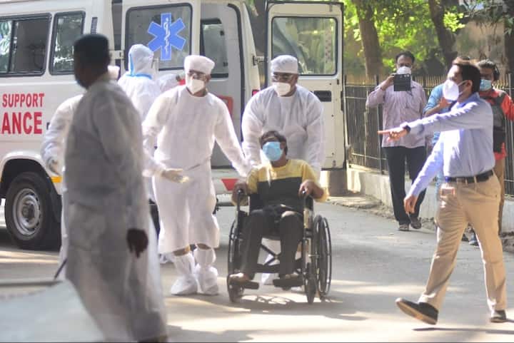 रुग्णालयात उपलब्ध मनुष्यबळ, सुविधांचा आढावा घेण्यात आला.