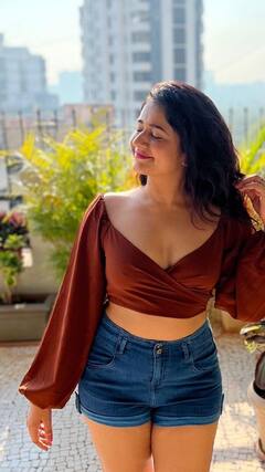 Poonam Bajwa: சூரியன் முன் நின்று போட்டோஷூட் செய்த பூனம் பாஜ்வா!